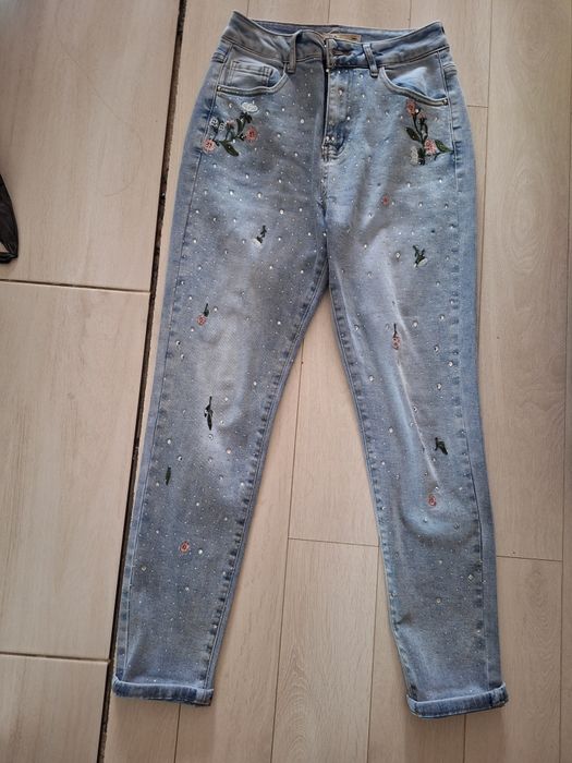 Дамски дънки с камъчета