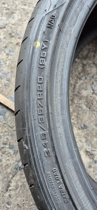 2 anvelope vara noi Goodyear 245/35/20.Pretul este pe bucata.