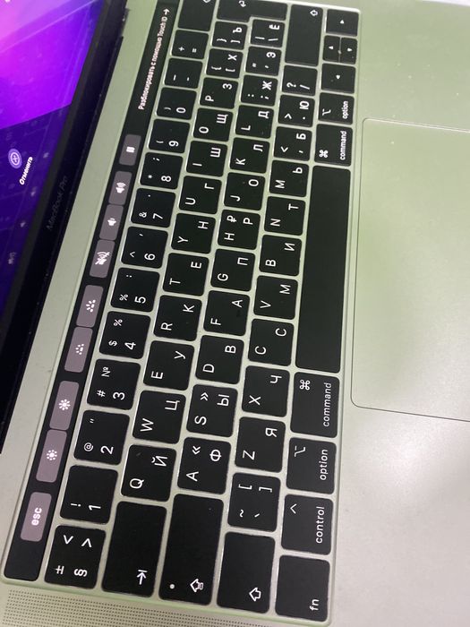 MacBook pro 13 2019 touch bar