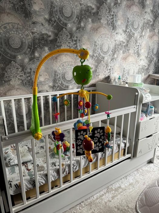 Продается детская кроватка с матрасом, бортиками