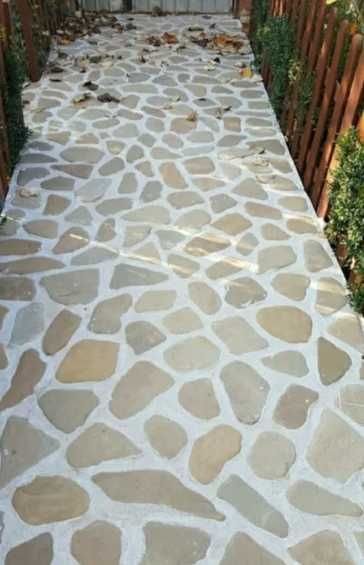 Amenajări exterioare cu piatră de munte și design