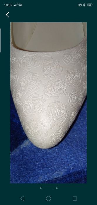 Продам белые туфли