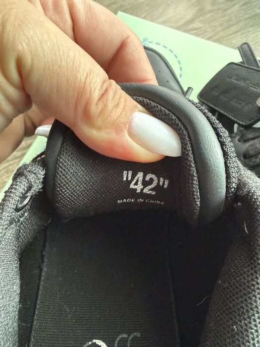 Adidasi Off  White mas 42