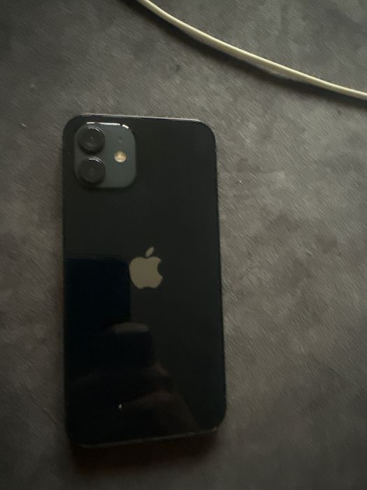 iPhone 12 в хорошем состояние