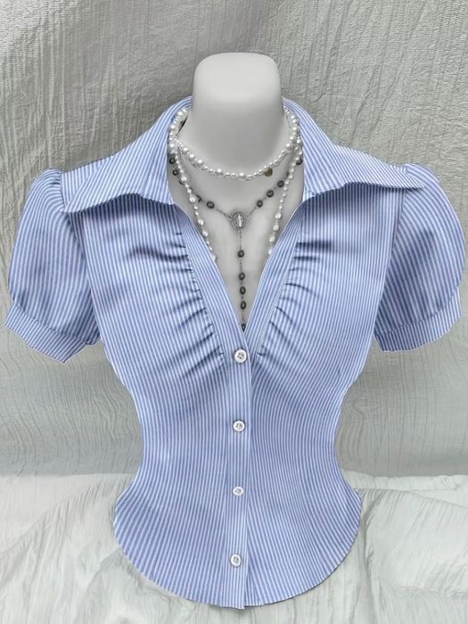 Голубая рубашка в полоску