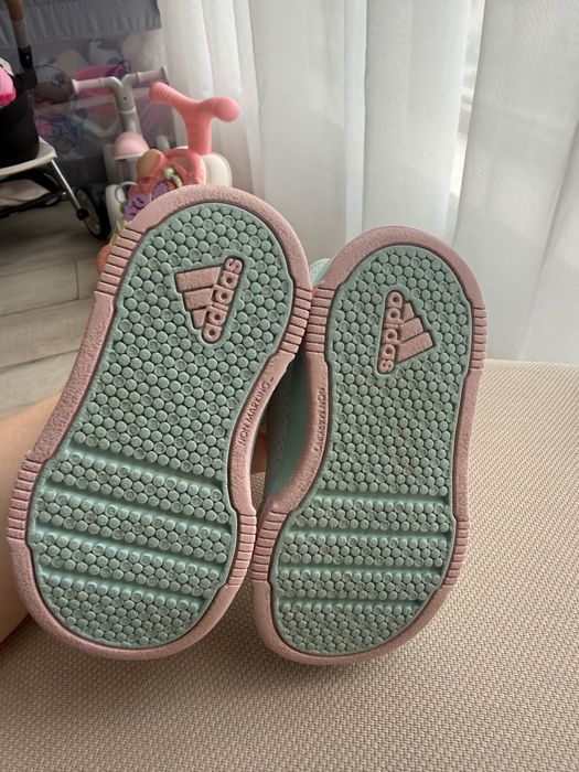 Маратонки за момиче