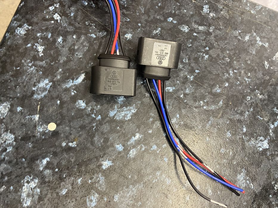 Букси за фейсови фарове Ауди А3 8Л