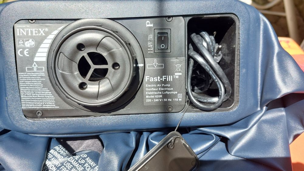 Saltea gonflabila electric Intex.