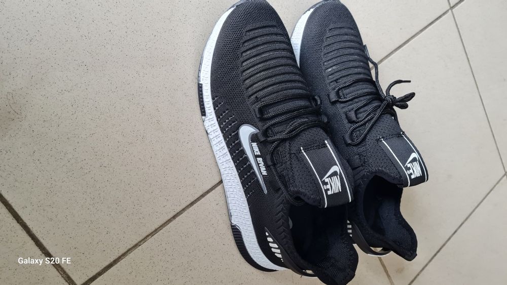 Мъжки маратонки номер 42