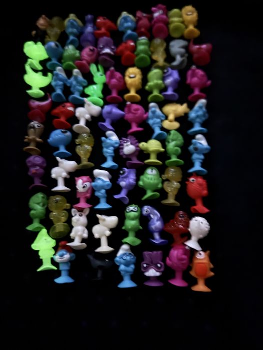 68 броя стикита.