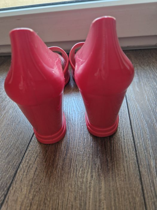 Сандали на платформа Petite Jolie