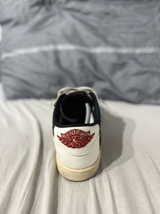 Jordan 1low travis scott