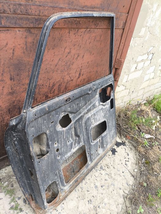 Продам дверь на москвич 2140