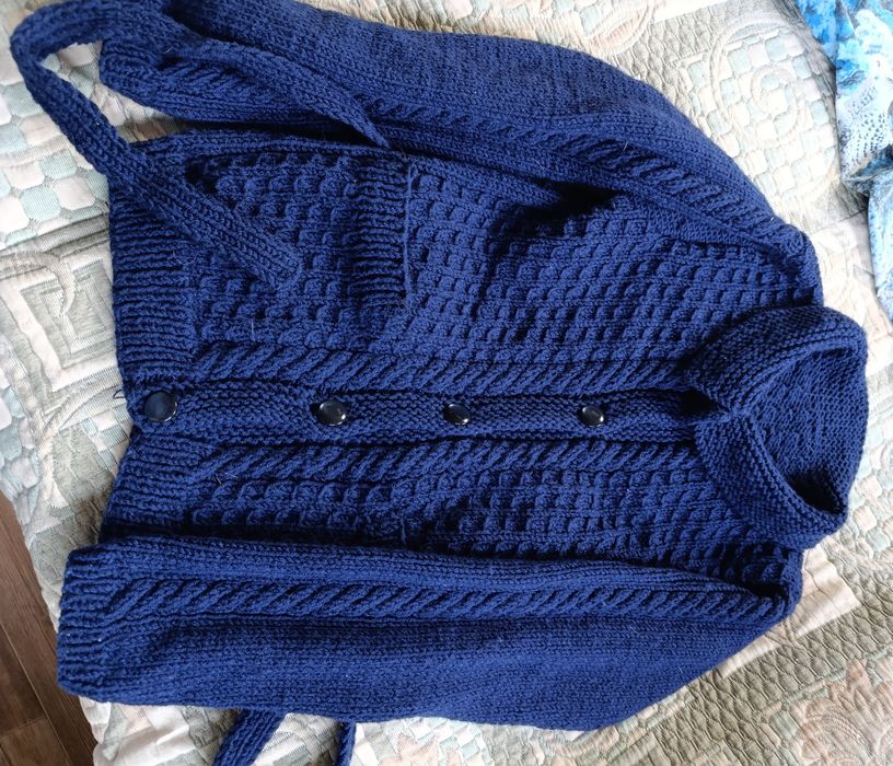 Вязаная кофта для девочки