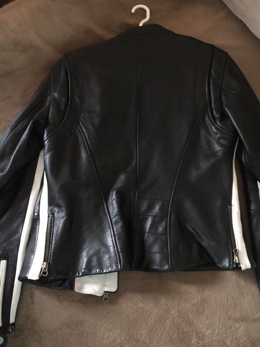 Vând geaca de piele