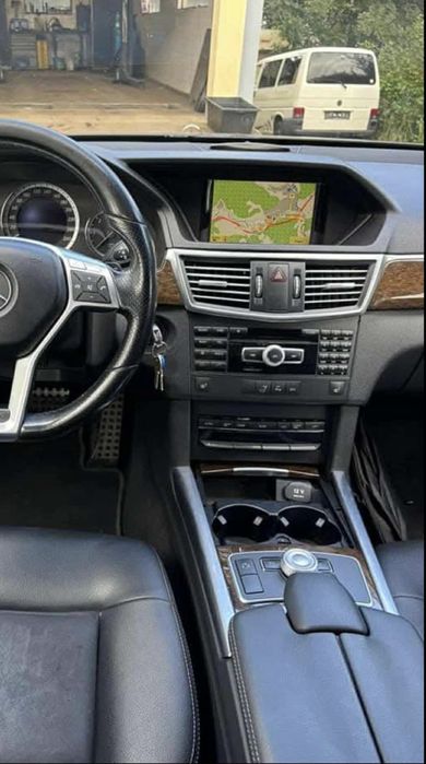 Оригиналната навигация/ мултимедия за Мерцедес W212