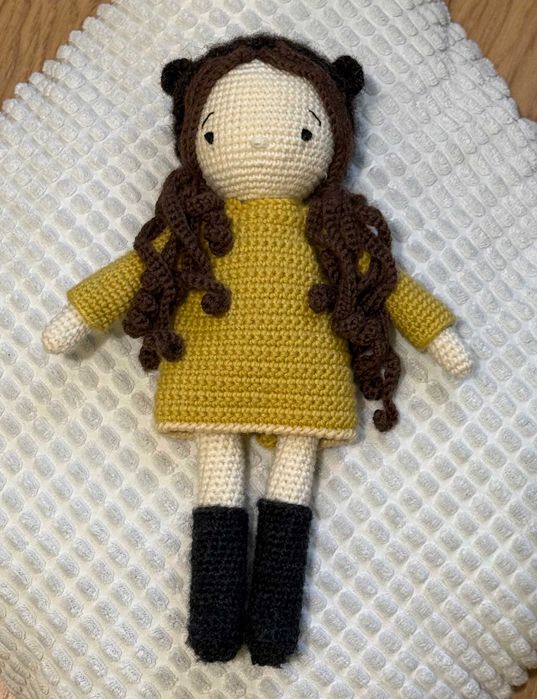 Ръчно плетена кукла от мерино вълна