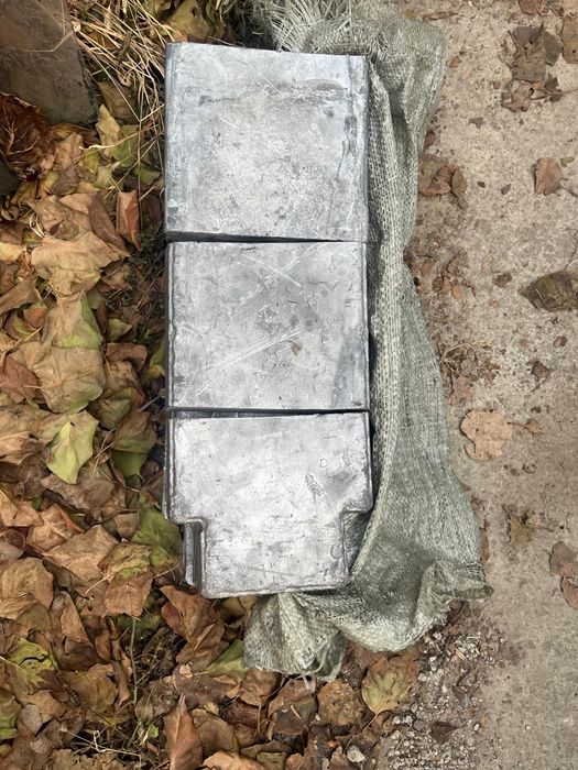 Свинец в слитках