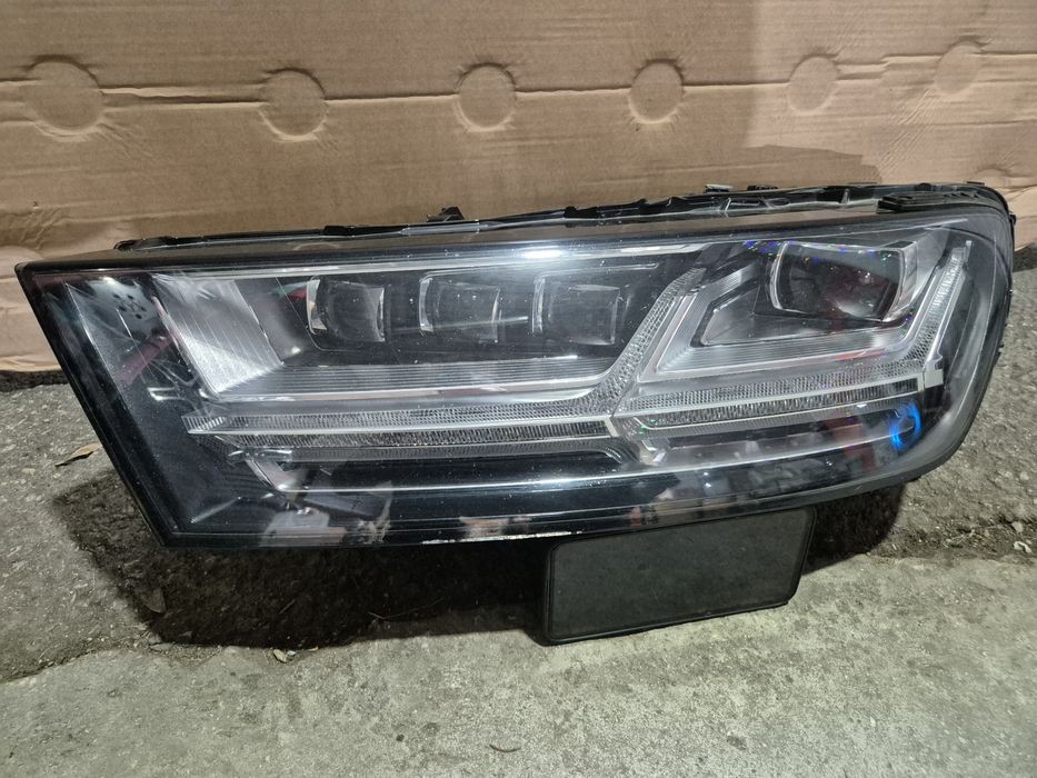 Ляв фар Audi Q7 4M  Ауди КЮ7 SQ Matrix
