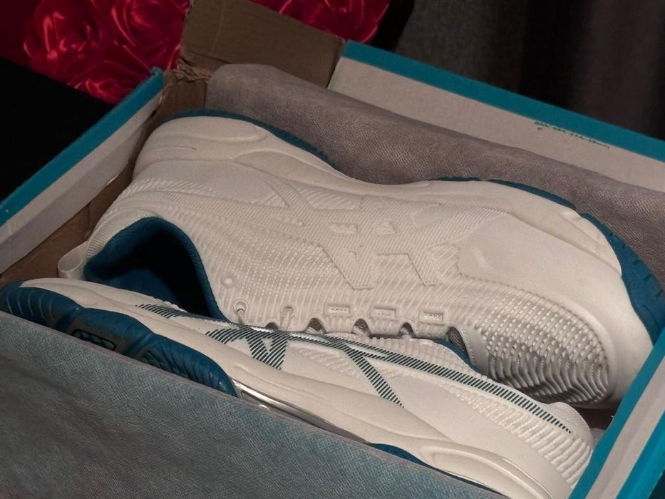 Кроссовки ASICS 44 размера