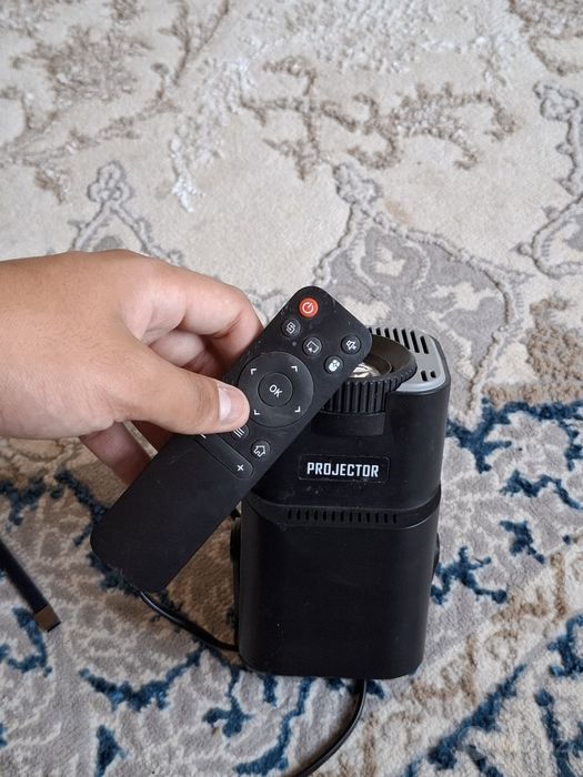 Proektor hy 320.