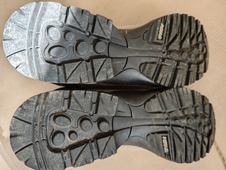 Продавам зимни обувки с gore-tex мембрана.