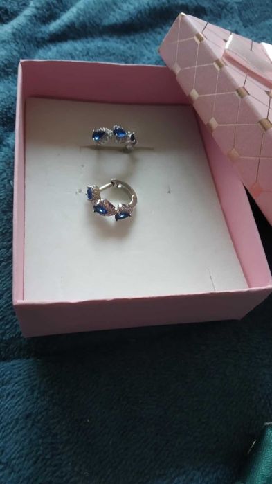 Нови, масивни, сребърни обеци. В кутия за подарък.