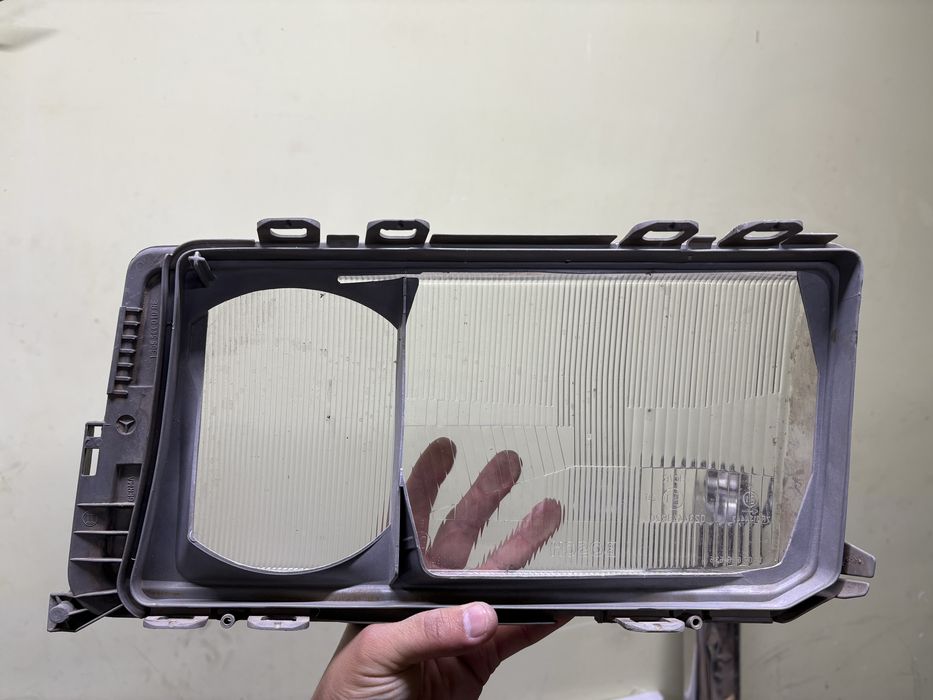 Продам Фар на Мерседес 190 W201 оригинал