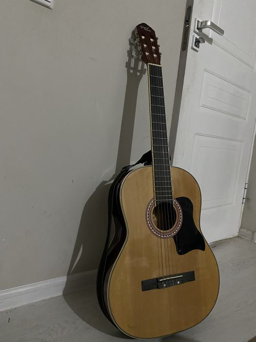 Gitara yangi uncha ishlatilmagan