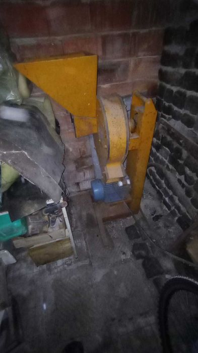 Фуражомелка с двигател 2.2