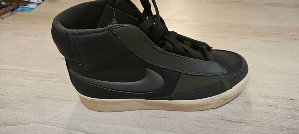 Продавам дамски маратонки NIKE