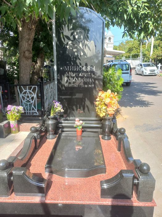 Памятники. Ёдгорликлар