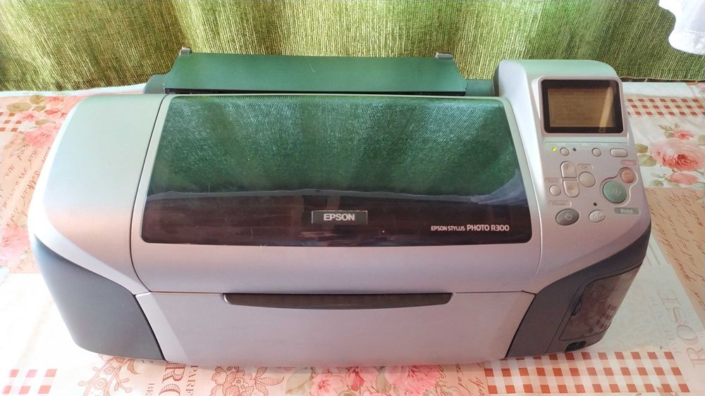 Фотопринтер - Epson Stylus Photo R300