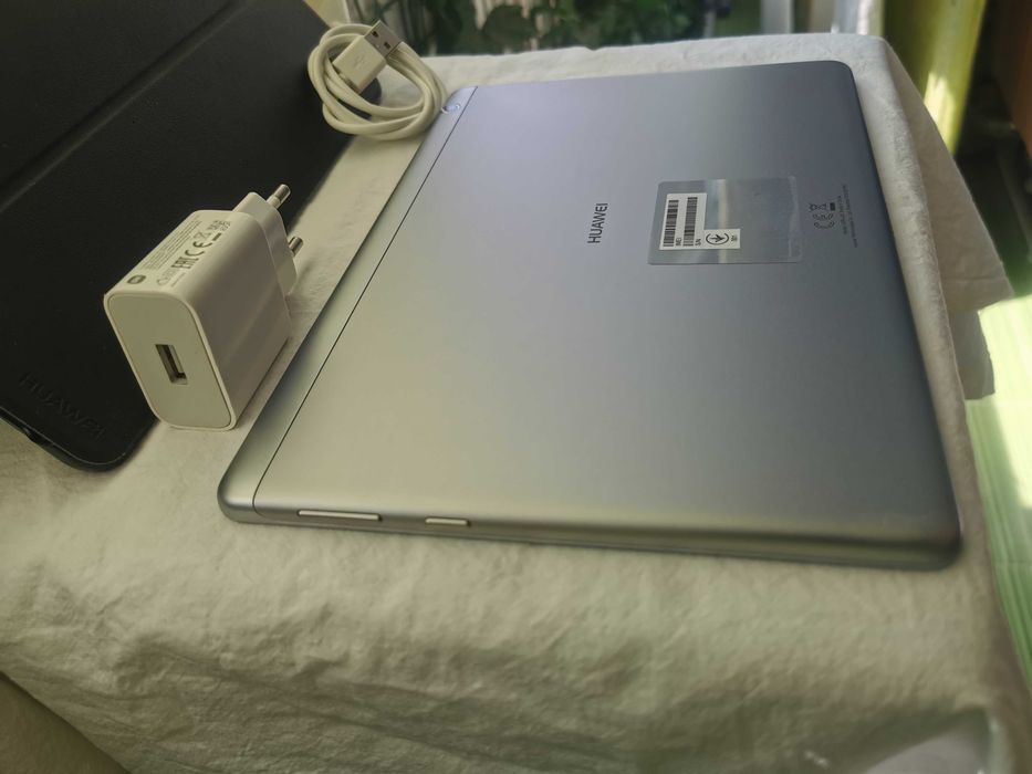 Tableta Huawei MediaPad T3  10  Model AGS-L09 cu husa,incarcator si cablu de date
