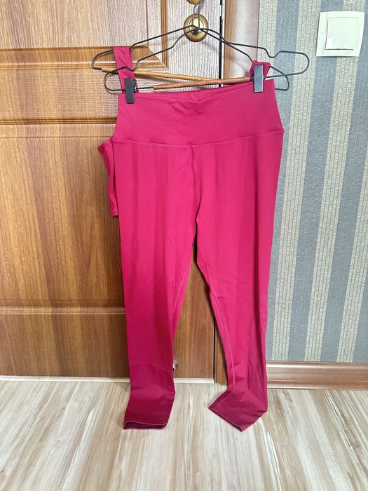 Продам фитнес костюм новый