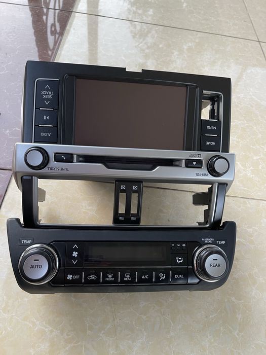 Штатный экран для Tayota Land Cruiser Prado 150