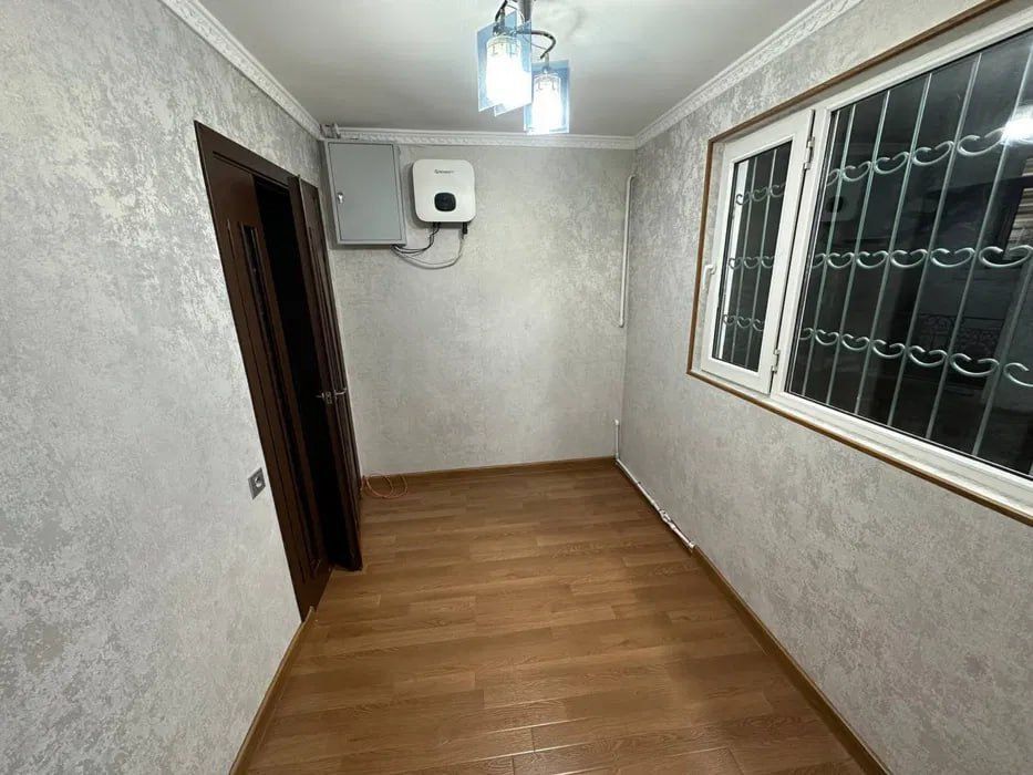 Продается дом 3 сотки Саламатина махаля Мерос 7 комнат