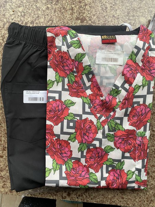 Медицинско облекло панталон с туника и медицинско ортопедично сабо