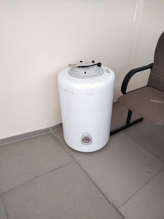 Продам аристон на запчасти