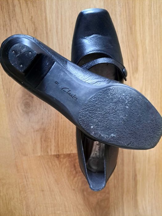 Официални обувки Clarks с нисък ток