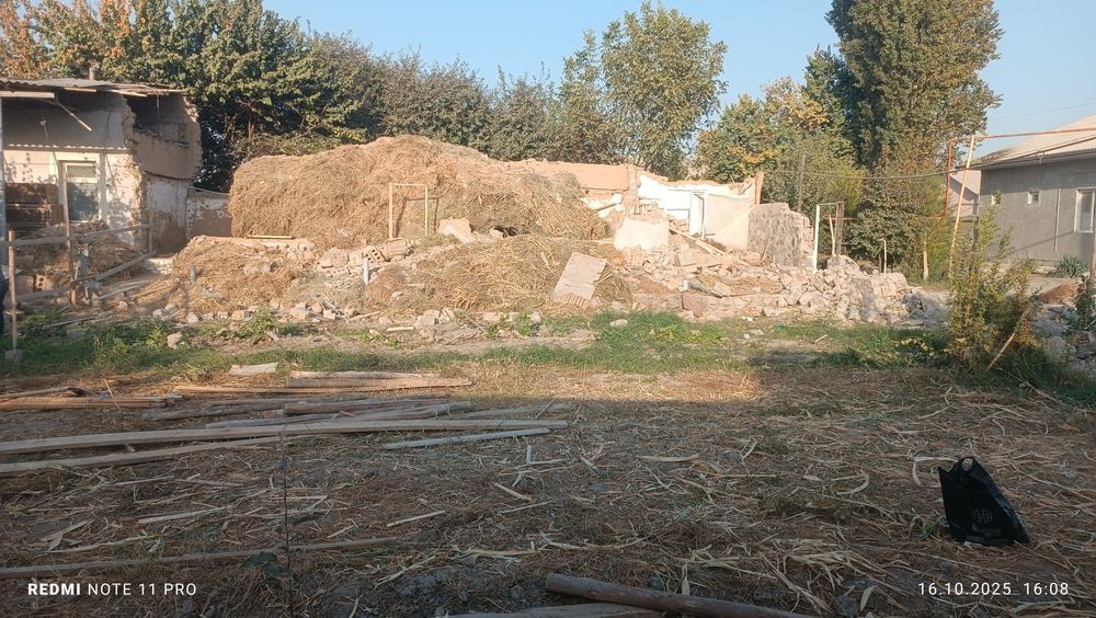 Yer sotiladi laylak maxallada