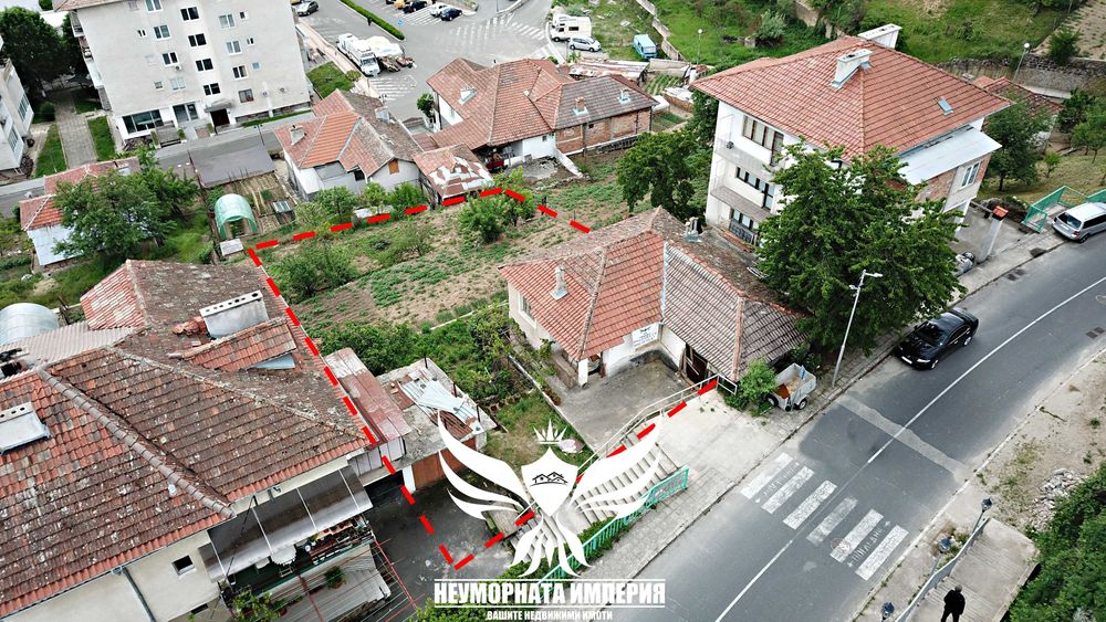 Двуетажна вила/къща 208РЗП с 900кв.м. двор село Баните обл.Смолян