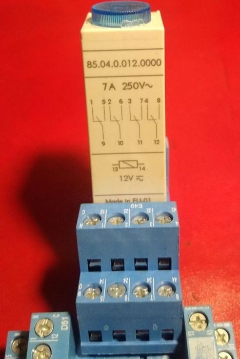 Releu de la Finder cu temporizare reglabila la 12V - iesire 250V / 7A