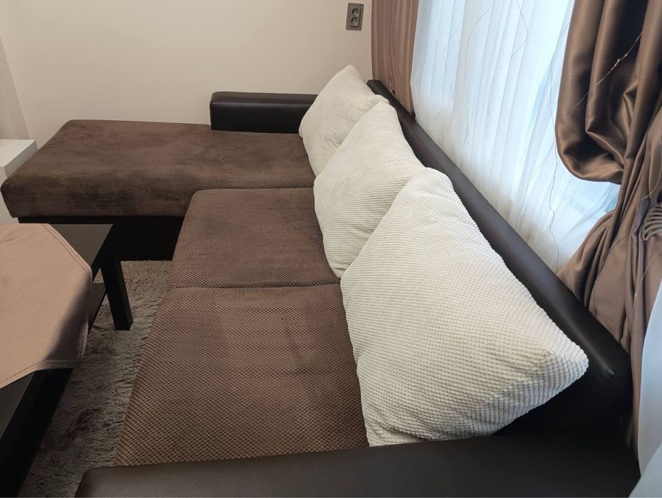 Ъглова холна гарнитура с фунция за сън + холна масичка