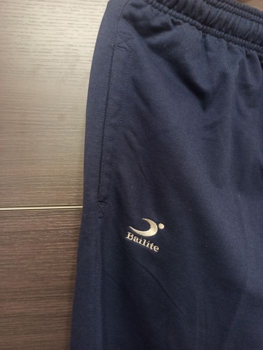 Продам  плотные, спортивные брюки