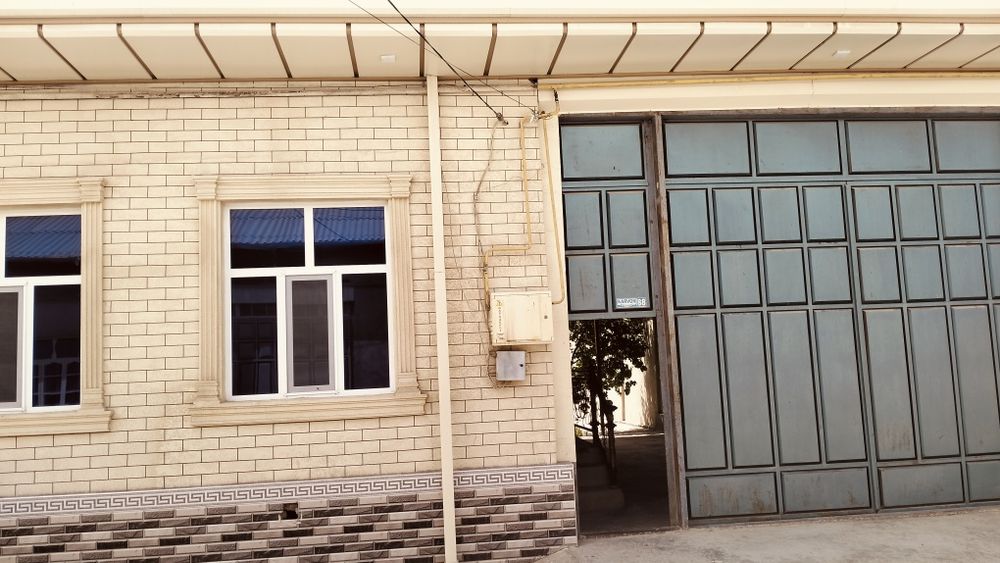 Hovli sotiladi Umid stadion oxirida