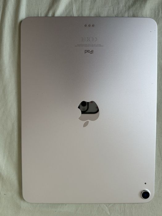 IPad Air 4th generation+ husa antisoc + husa+ cuite+ cablu 2m cu tot cu cap de incarcare.