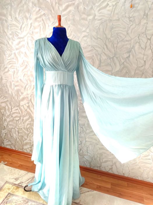 Срочно продается нежно-голубое платье