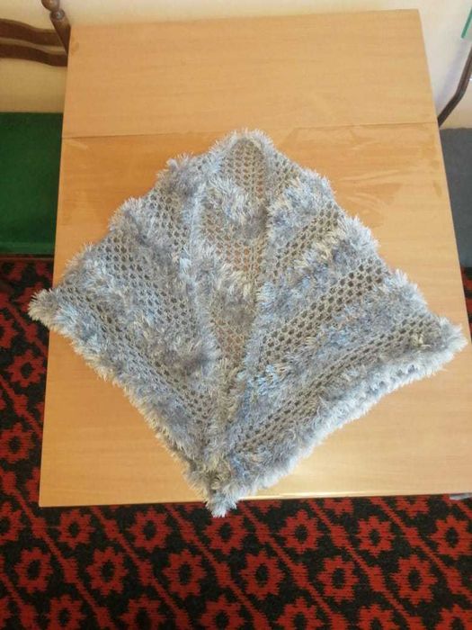 Шаль женская, ручной работы.