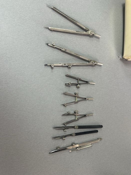 Комплект чертожни инструменти